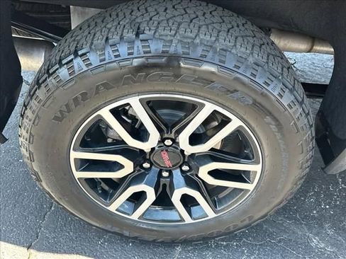 Certified 2023 GMC Sierra 1500 AT4 w/ AT4 Preferred Package AWD/4WD image 37