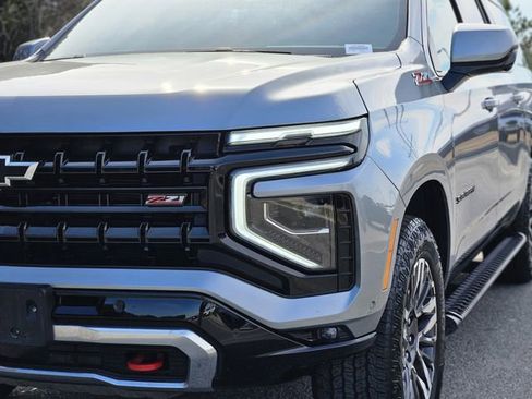 Used 2025 Chevrolet Suburban Z71 image 9
