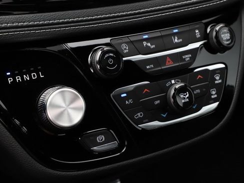 New 2026 Chrysler Pacifica Select image 33