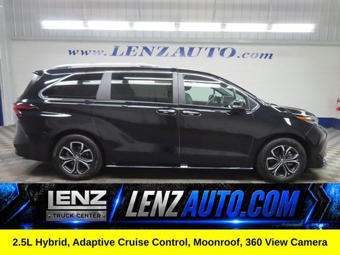 Used 2025 Toyota Sienna Platinum AWD/4WD image 1