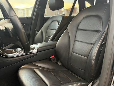 Used 2020 Mercedes-Benz GLC 300 4MATIC image 12