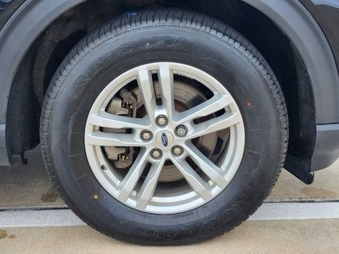 Used 2023 Ford Explorer XLT w/ Equipment Group 202A AWD/4WD image 10