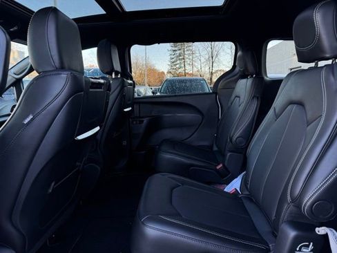 New 2026 Chrysler Pacifica Select image 19
