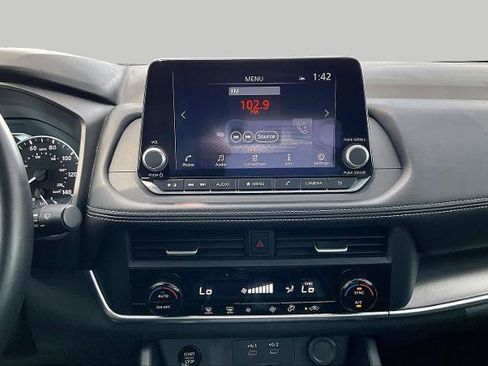 Certified 2025 Nissan Rogue SV FWD image 7