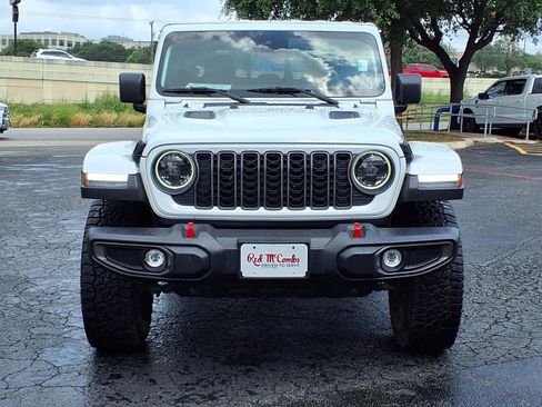 Used 2025 Jeep Gladiator Rubicon AWD/4WD image 2