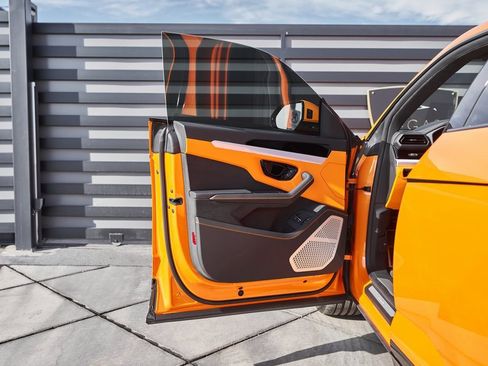 Used 2025 Lamborghini Urus SE image 27