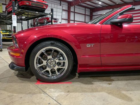 Used 2005 Ford Mustang GT Premium RWD image 3