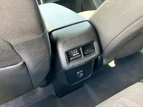 Used 2021 Chevrolet Equinox LT image 25