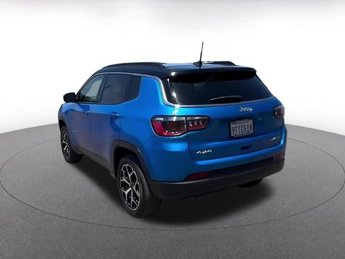 Used 2025 Jeep Compass Limited AWD/4WD image 12