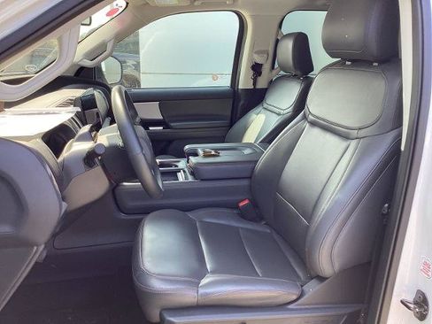 Certified 2025 Ford Expedition Active AWD/4WD image 5