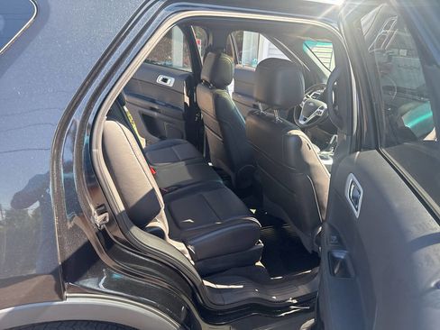 Used 2014 Ford Explorer XLT w/ Equipment Group 202A AWD/4WD image 19