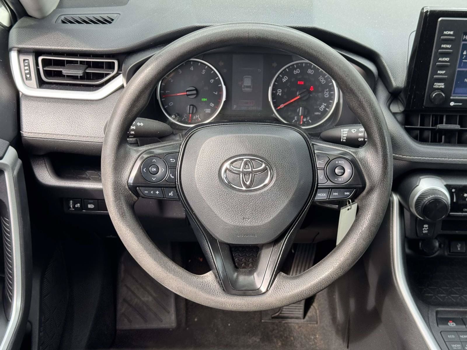 Used 2021 Toyota RAV4 LE AWD/4WD image 12