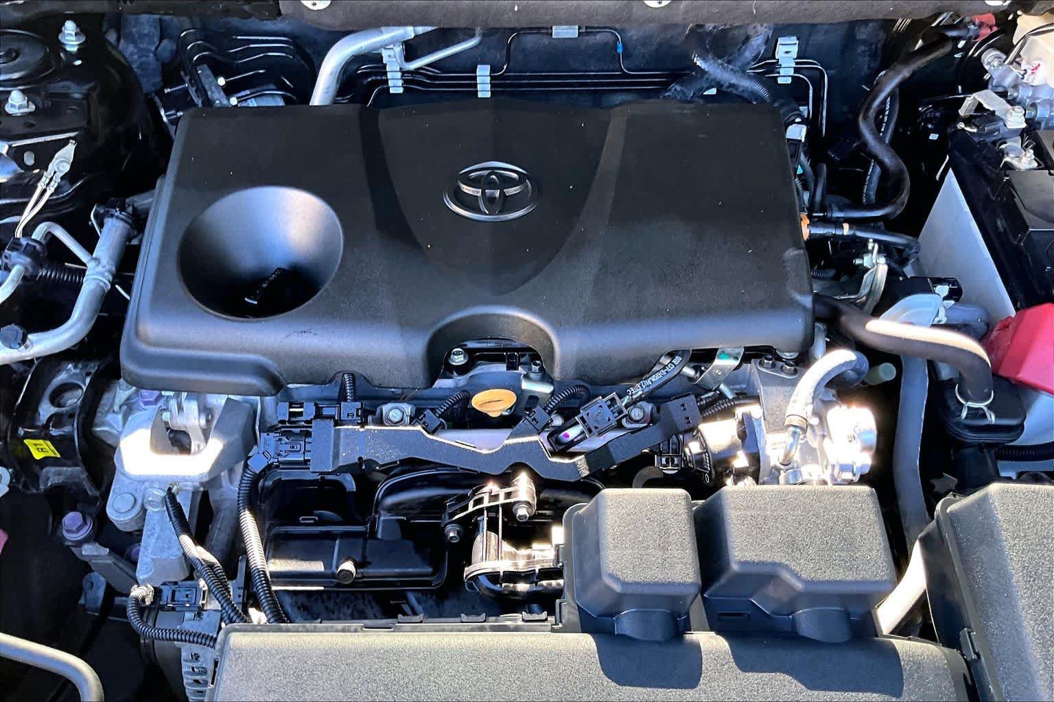 Certified 2022 Toyota RAV4 XLE FWD image 33