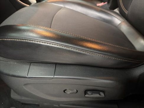 Used 2019 Chevrolet Trax LT w/ Sun & Sound Package AWD/4WD image 14