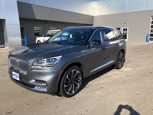 Used 2024 Lincoln Aviator Reserve w/ Equipment Group 201A image 2