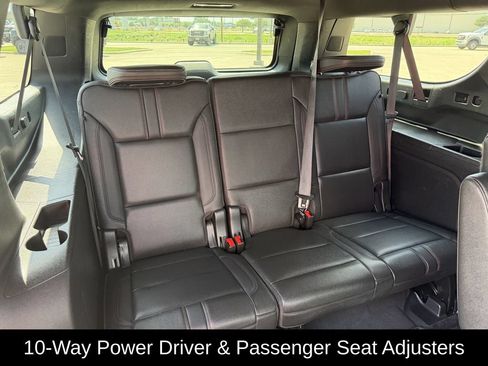 Used 2022 Chevrolet Suburban RST w/ Luxury Package RWD image 38