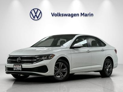 Used 2023 Volkswagen Jetta SE w/ Panoramic Sunroof Package