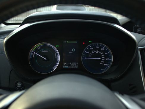 Used 2019 Subaru Crosstrek Hybrid w/ Moonroof Package w/Navigation image 17