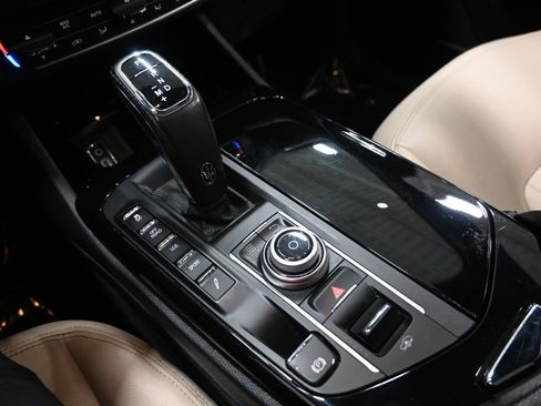 Used 2020 Maserati Levante S image 22