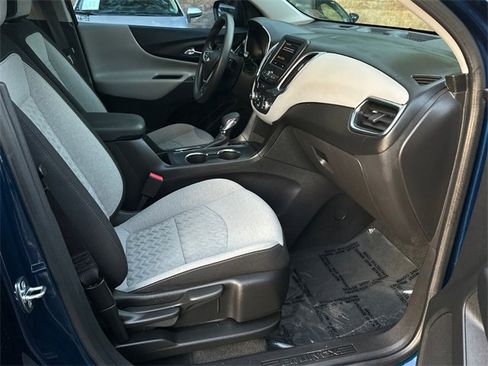 Used 2022 Chevrolet Equinox LS image 9