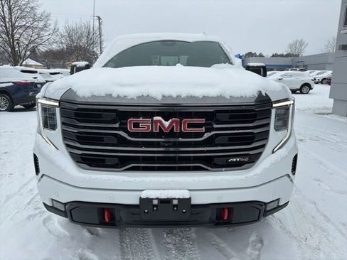 Used 2022 GMC Sierra 1500 AT4 w/ Technology Package AWD/4WD image 8
