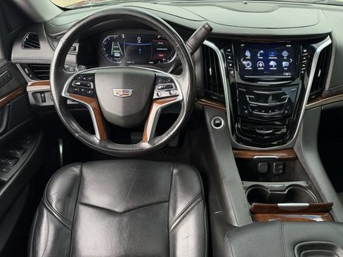Used 2018 Cadillac Escalade Luxury AWD/4WD image 11