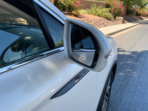 Used 2019 Lincoln Nautilus Reserve FWD image 10