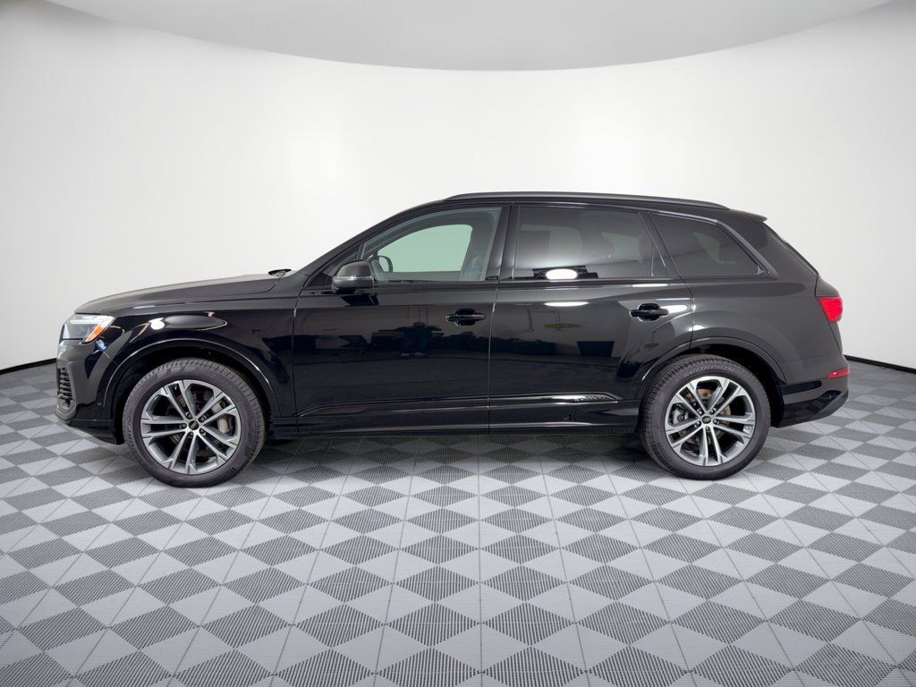 Used 2026 Audi Q7 2.0T Premium w/ Convenience Plus Package AWD/4WD image 2