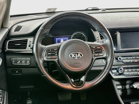 Used 2018 Kia Niro EX FWD image 18