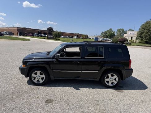 Used 2010 Jeep Patriot Latitude FWD image 2