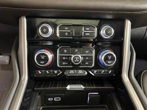 Used 2023 GMC Yukon XL Denali image 24