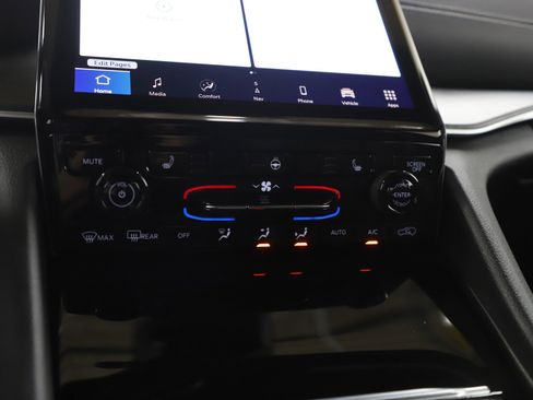 Used 2025 Jeep Grand Cherokee L Limited w/ Trailer Tow Package image 25