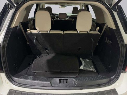 Used 2020 Ford Explorer XLT w/ Equipment Group 202A image 29