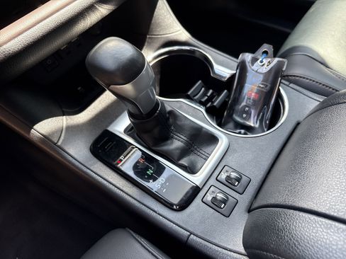 Used 2019 Toyota Highlander XLE FWD image 26
