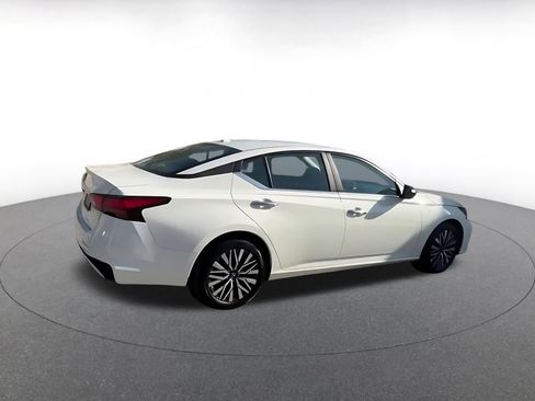 Used 2025 Nissan Altima 2.5 SV FWD image 15