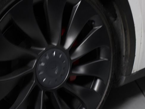 Used 2020 Tesla Model Y Performance image 45