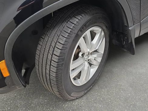 Used 2012 Volkswagen Tiguan S FWD image 27