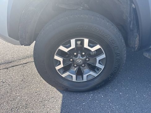 Used 2022 Toyota Tacoma TRD Off-Road image 15