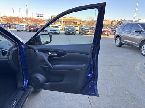 Used 2020 Nissan Rogue SL w/ Premium Package image 21