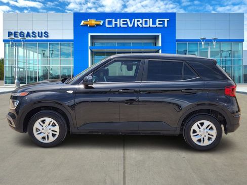 Used 2025 Hyundai Venue SE FWD image 3