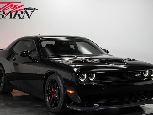 Used 2015 Dodge Challenger SRT Hellcat RWD image 7