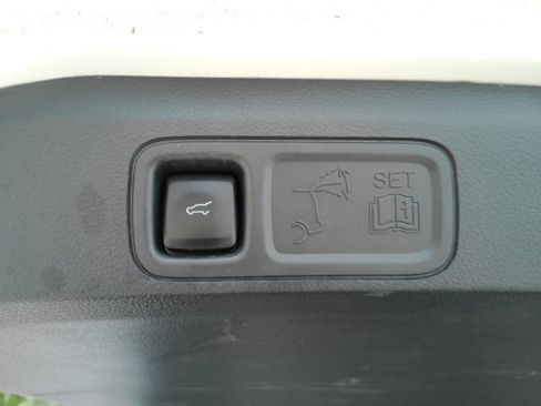 Used 2024 Ford Expedition XLT AWD/4WD image 29