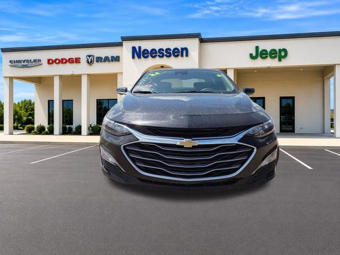 Used 2024 Chevrolet Malibu LT FWD image 2
