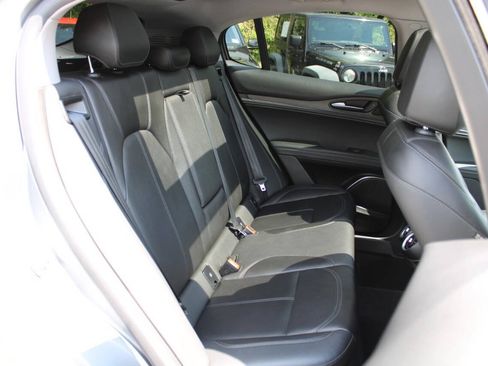 Used 2020 Alfa Romeo Stelvio Ti w/ Active Blind Spot Package AWD/4WD image 31