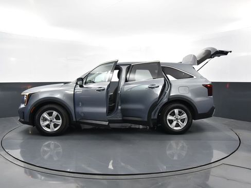 Used 2025 Kia Sorento LX image 35