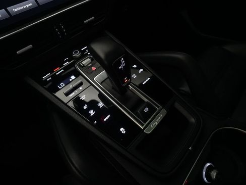 Certified 2022 Porsche Cayenne AWD/4WD image 25
