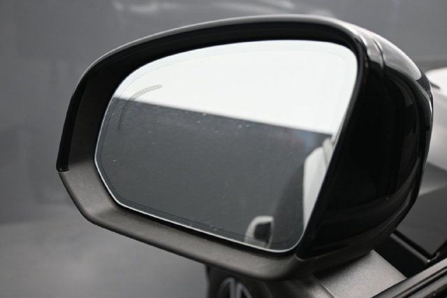 Used 2023 Volvo XC40 B5 Core w/ Convenience Package AWD/4WD image 4