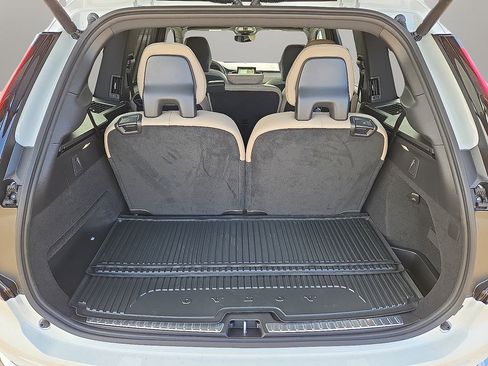 New 2026 Volvo XC90 B6 Ultra image 13