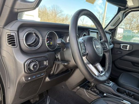 Used 2023 Jeep Wrangler Unlimited Sahara w/ Cold Weather Group image 20