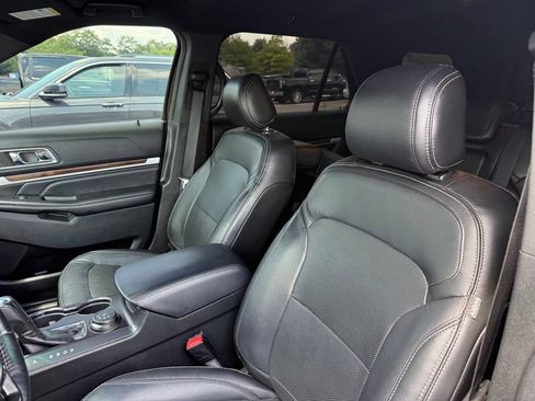 Used 2016 Ford Explorer Limited w/ Equipment Group 301A AWD/4WD image 10